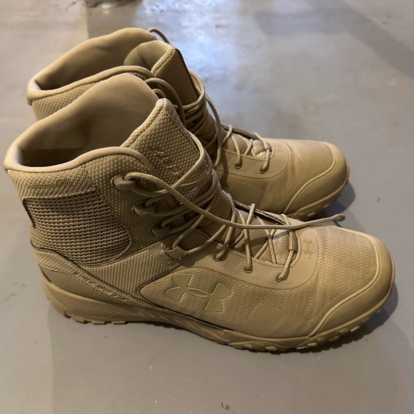 Other - Under armour Valsetz